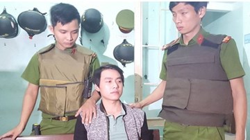 Cướp táo tợn lao vào ngân hàng tại Đà Nẵng uy hiếp
