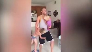 Phì cười clip chứng minh 'Làm bố khó lắm, phải đâu chuyện đùa'
