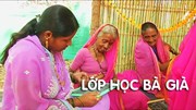 Kỳ lạ lớp học bà già ngập một màu hồng ở Ấn Độ
