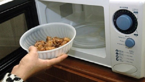 Bí kíp sử dụng đồ nhựa trong lò vi sóng an toàn