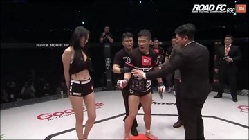 Võ sĩ chạy trốn vì sợ chụp ảnh cùng người đẹp bikini