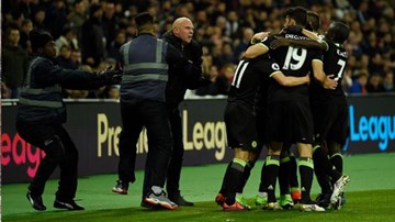 Hazard suýt no đòn vì 