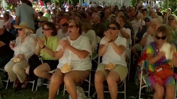 Cuộc thi thổi vỏ ốc xà cừ truyền thống ở Mỹ