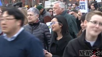 Biểu tình ngoài Nhà Trắng sau sắc lệnh cấm nhập cảnh của ông Trump