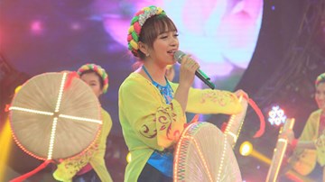 Tóc Tiên phấn khích khi thí sinh cover hit theo phong cách dân gian