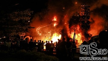 Sân khấu công chiếu 'Kong: Skull Island' tại TP.HCM bốc cháy dữ dội
