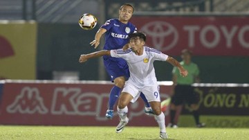 Đá sớm vòng 9 V-League: Cựu vương V-League thua đau phút cuối