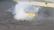Nữ "tay đua" đốt lốp siêu xe mui trần tại trường đua của Dũng "lò vôi"