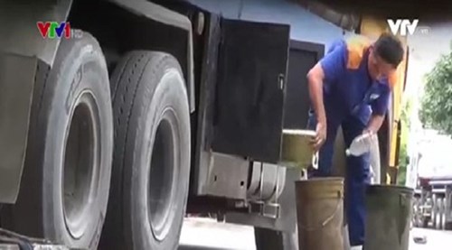 Cận cảnh thủ đoạn trộm cắp dầu máy bay ở TP.HCM
