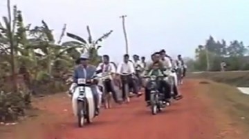 Clip lễ cưới cách đây 20 năm khơi lại loạt kỷ niệm thú vị về đám cưới xưa