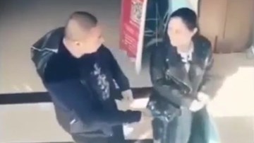 Phát hiện có camera an ninh, trộm tẽn tò trả lại điện thoại cho nạn nhân