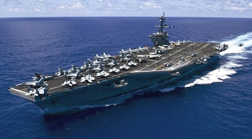 Máy bay cất cánh, hạ cánh trên tàu sân bay USS Carl Vinson