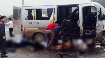 Hà Nam: Xe đón dâu va xe tải, 3 người chết