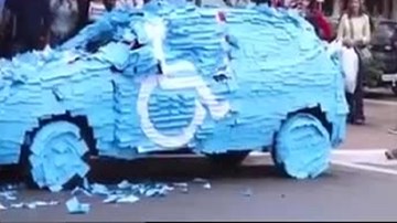 Ôtô đỗ nhầm vào chỗ dành cho người khuyết tật và cái kết 'đắng'