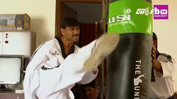 Võ sư Ấn Độ tung 352 cú đấm trong 1 phút, phá kỷ lục thế giới