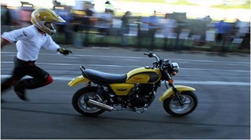Dở khóc dở cười với những pha 'bốc đầu' hỏng của các 'quái xế'