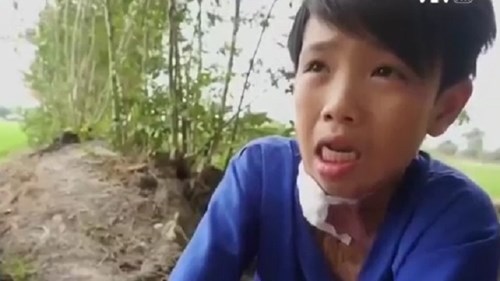 Cảm thương số phận thiệt thòi của cậu bé 