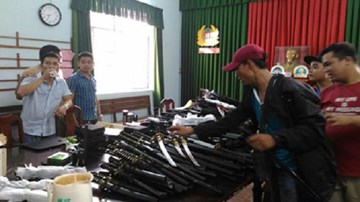 TP HCM: Bắt 4 đối tượng cùng hàng trăm mã tấu, dao, kiếm