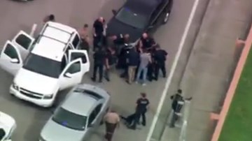 Cảnh sát đuổi theo tên giết người như phim hành động