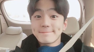 Hot boy má lúm 'gây bão' trên truyền hình vì hát quá hay