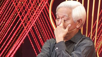 Nhà sử học Dương Trung Quốc xúc động khóc trên truyền hình