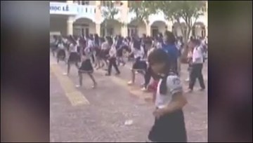 Học sinh tiểu học nhảy flashmod trên nền nhạc 'cha cha cha' siêu đáng yêu