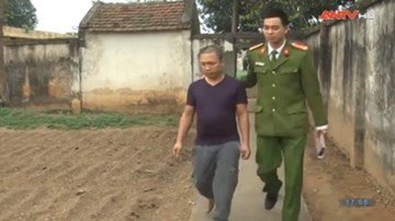 Bắt kẻ lăng mạ, cầm can dầu ném công an trọng thương ở Phú Thọ