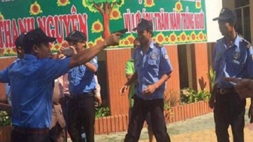 Làm rõ vụ bảo vệ xông vào trường học rút súng đòi bắt người