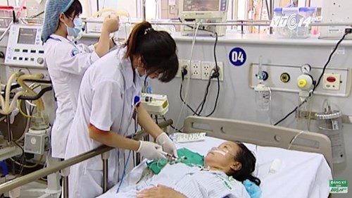 3 người cùng một nhà đang nguy kịch vì ăn phải nấm độc
