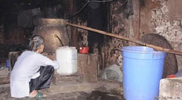 Kinh hoàng với loại rượu dùng men 'tốc hành' không cần nấu