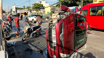 Nổ lốp, ô tô tông trực diện xe máy, 1 người chết