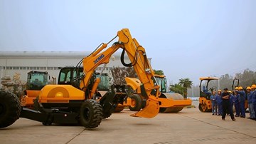 Làm quen với chiếc máy xúc có thể nhảy giỏi hơn người