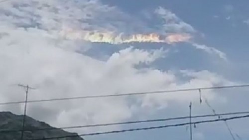 Cầu vồng lửa rực sáng bầu trời Peru