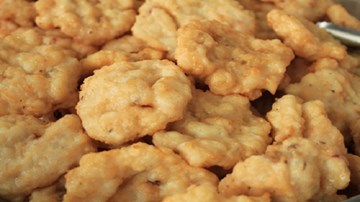 Có hay không phụ gia hóa chất trong chế biến chả mực giã tay?