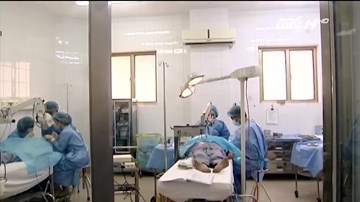 Bỏng hóa chất tại trường, 2 học sinh bị tổn thương mắt nghiêm trọng