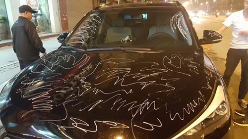 Bồi thường 13 triệu đồng vì vẽ chi chít lên ô tô đỗ chắn cửa nhà