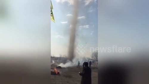 Vòi rồng cao 50m xuất hiện trong nghĩa trang Trung Quốc