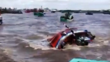 Tàu chìm hoảng loạn trên biển Gành Hào, 3 nam sinh tử vong