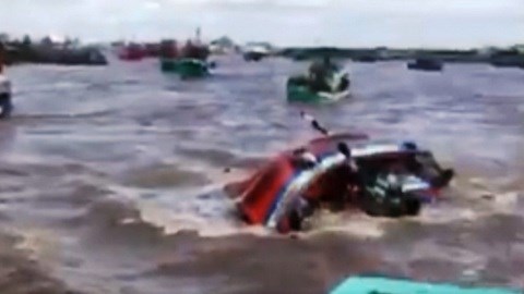 Tàu chìm hoảng loạn trên biển Gành Hào, 3 nam sinh tử vong