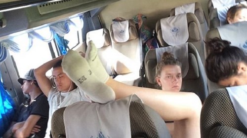 “Khóc dở mếu dở” vì đôi chân “bốc mùi” của nữ du khách