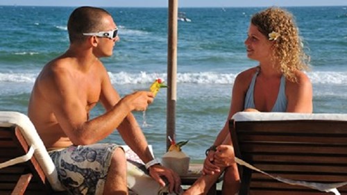 Phụ nữ Thụy Sĩ được phép để lộ ngực khi tắm biển