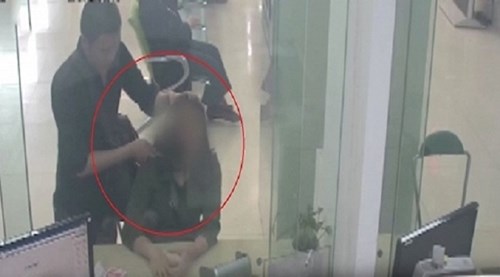 Nhân viên ngân hàng mưu trí giải cứu con tin, hạ gục tên cướp vũ trang
