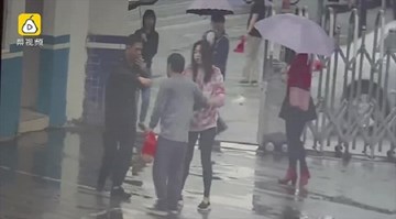 Cướp điện thoại rồi chạy thẳng vào đồn cảnh sát