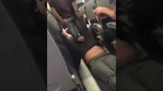Nhân viên United Airlines thô bạo đuổi hành khách vì hết chỗ