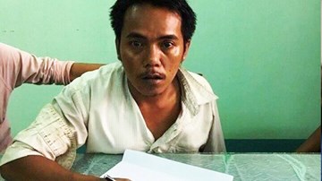 Bắt hung thủ đâm tài xế taxi, cướp tiền khi đang trốn trong rừng