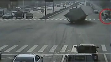 Clip tổng hợp nhiều vụ xe container bị lật đáng sợ