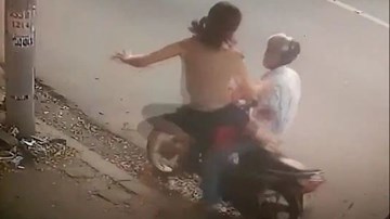 Cô gái tung cước đạp thẳng tên trộm...túi bột giặt