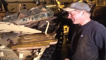 Khoảnh khắc vớ được kho vàng 56 tỷ từ xe tăng cổ ở Anh