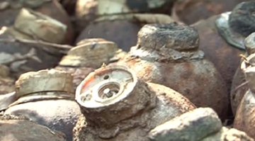 Tử thần rình rập sau những bãi bom lộ thiên tại Quảng Ngãi