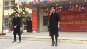 'Lạc trôi' màn nhảy cực chất trên nền nhạc 'Xe đạp' của 2 chàng trai Hà Nội
